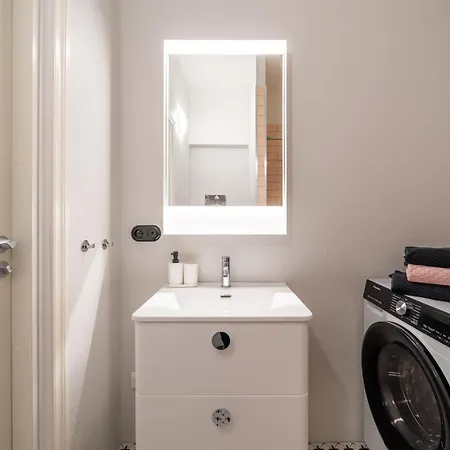 Appartement Designer In Trendy Area *