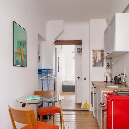 Designer In Trendy Area Appartement *