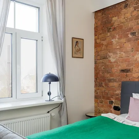 Designer In Trendy Area Appartement *
