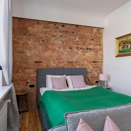 Appartement Designer In Trendy Area *