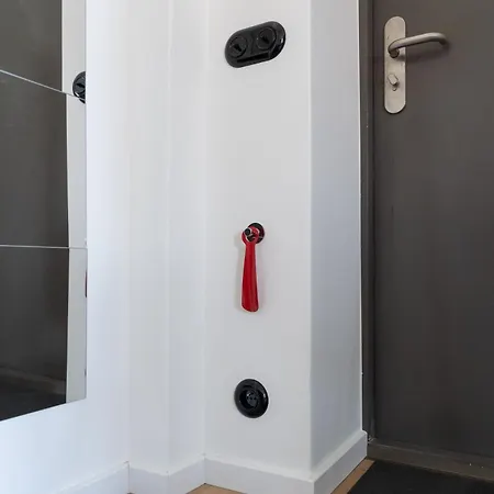 Designer In Trendy Area Appartement *
