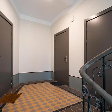 Appartement Designer In Trendy Area *