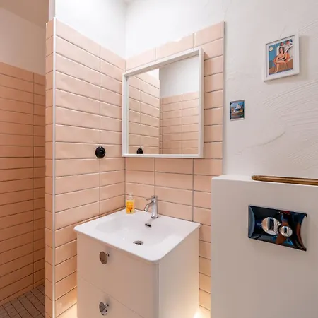 Appartement Designer In Trendy Area *