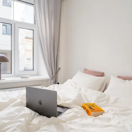 Designer In Trendy Area Appartement *