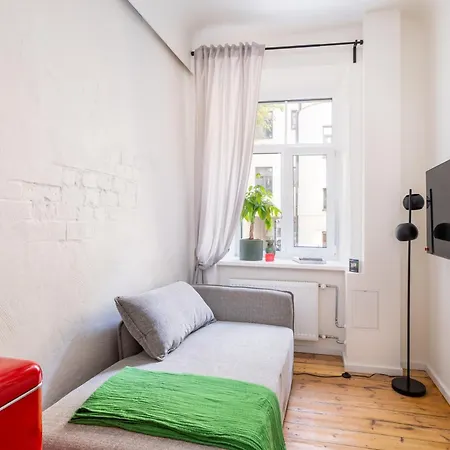 Designer In Trendy Area Appartement *